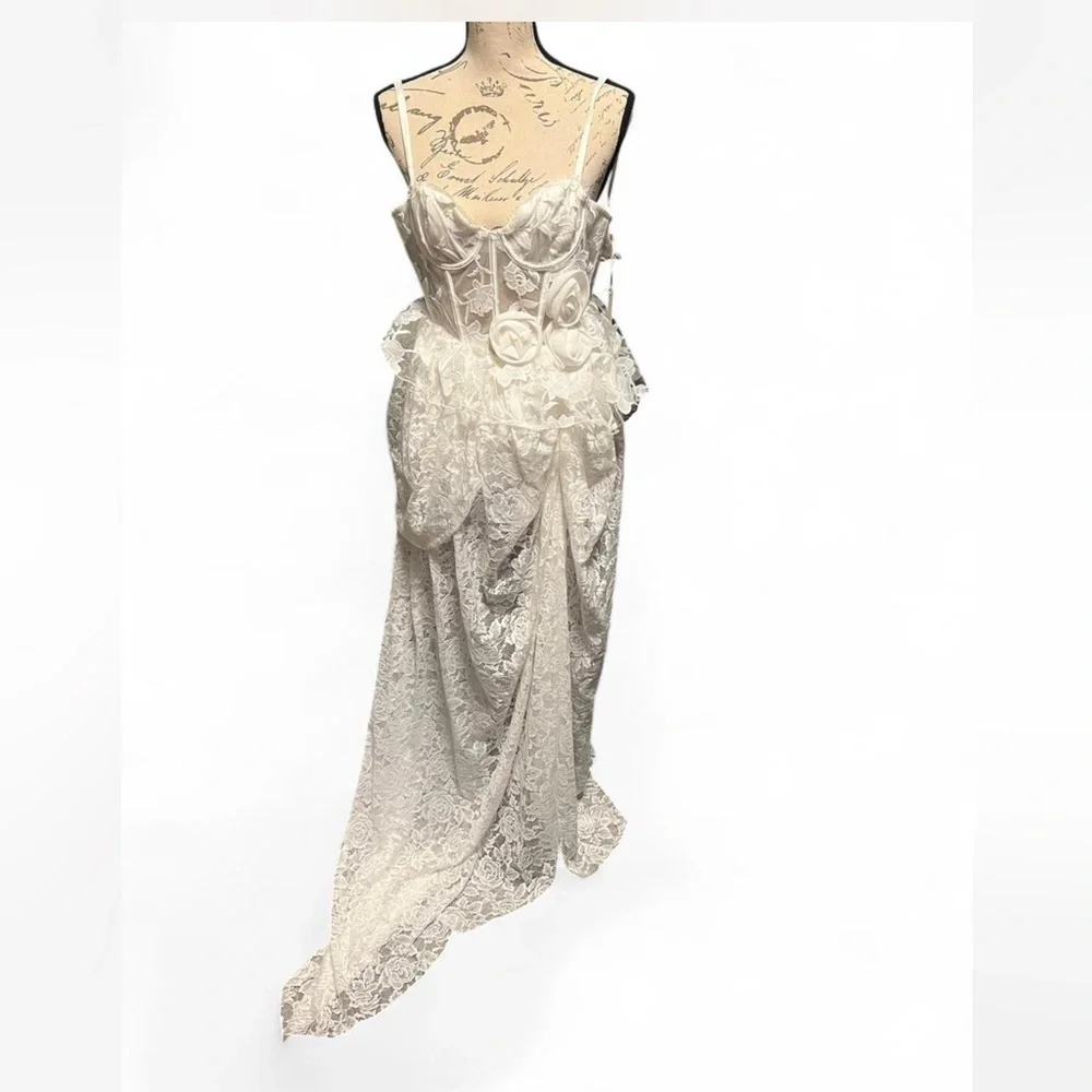 White gown - Picture 1 of 4